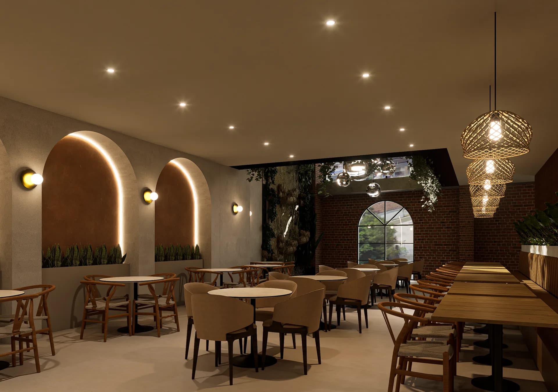 Comedor del restaurante con arcos iluminados, lámparas de mimbre y jardín interior.